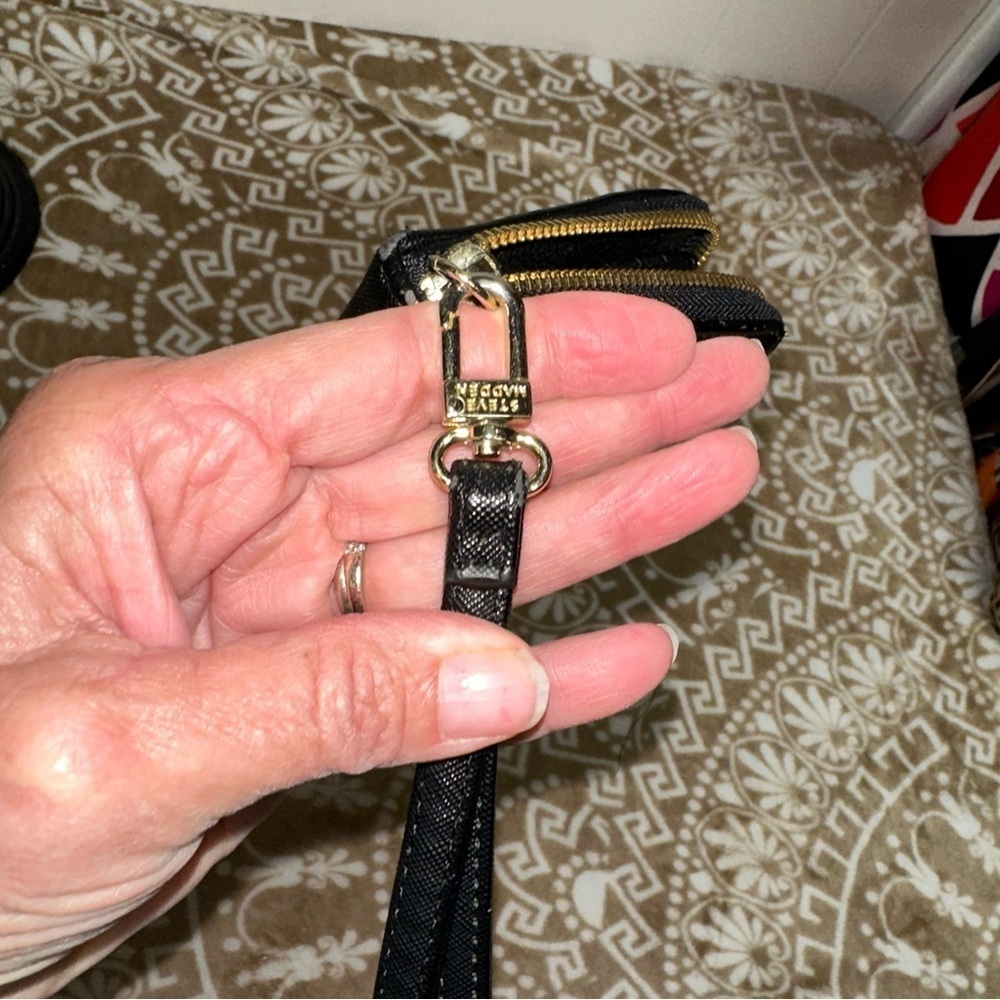 Steve Madden Zippy Black Zip Around Organizer Wallet - Picture 7 of 9